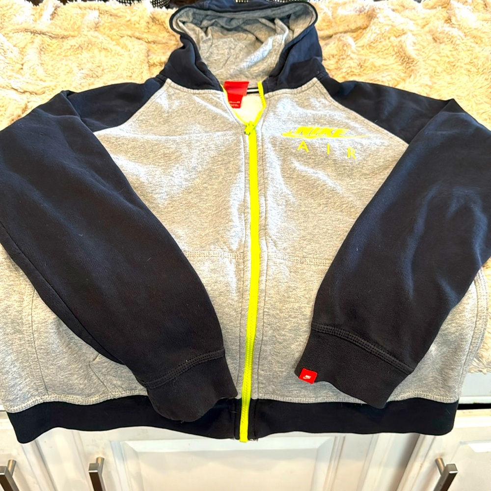 Youth Nike. L zip up hoodie